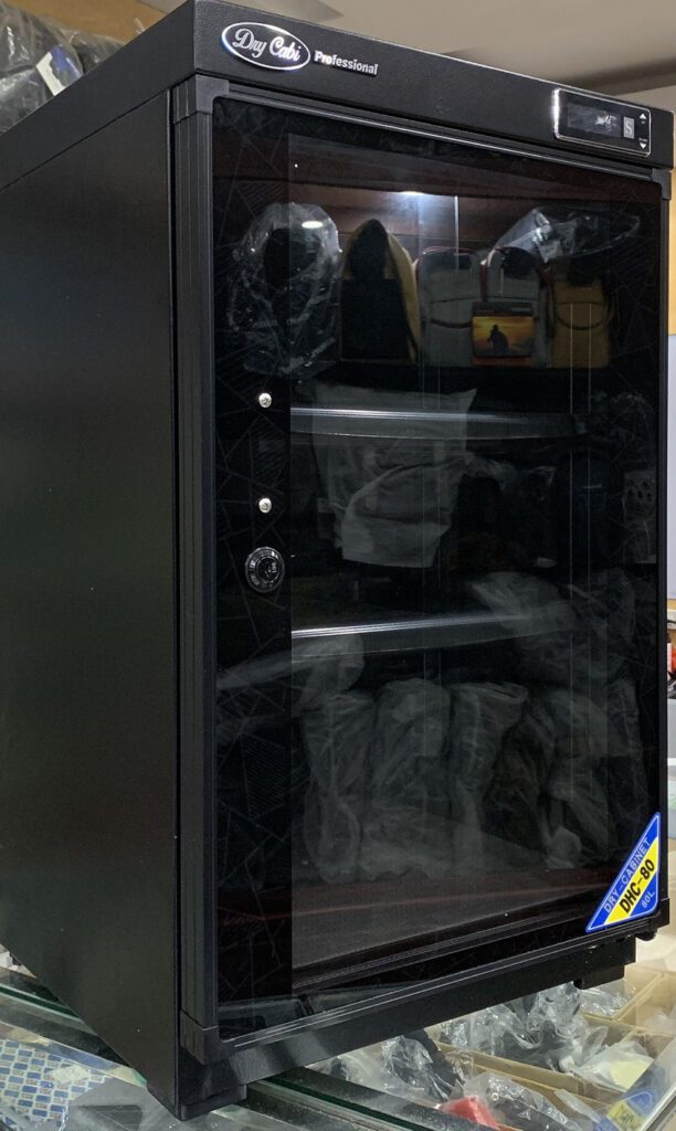 TỦ CHỐNG ẨM DRY CABI DHC-80XL, CÓ ĐÈN LED 4 TỦ CHỐNG ẨM DRY CABI DHC-80XL, CÓ ĐÈN LED - Hình ảnh 4